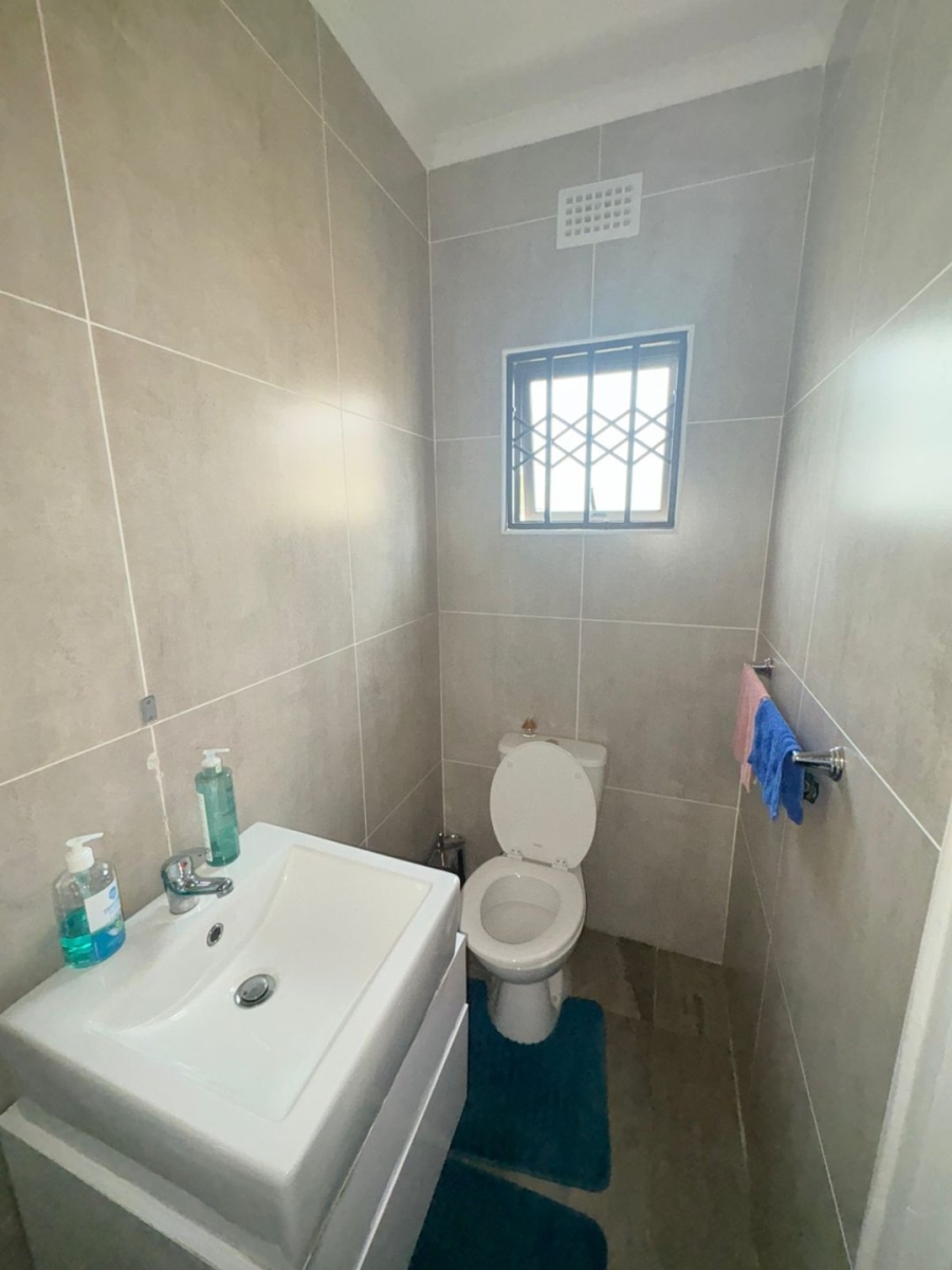  Bedroom Property for Sale in Cove Rock Eastern Cape